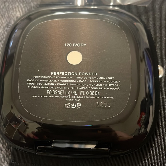 Marc Jacobs Ivory 120 Perfection Powder - Picture 4 of 6